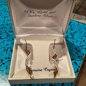 NEVER WORN ! Beautiful Sparkling Drop Earrings NWT